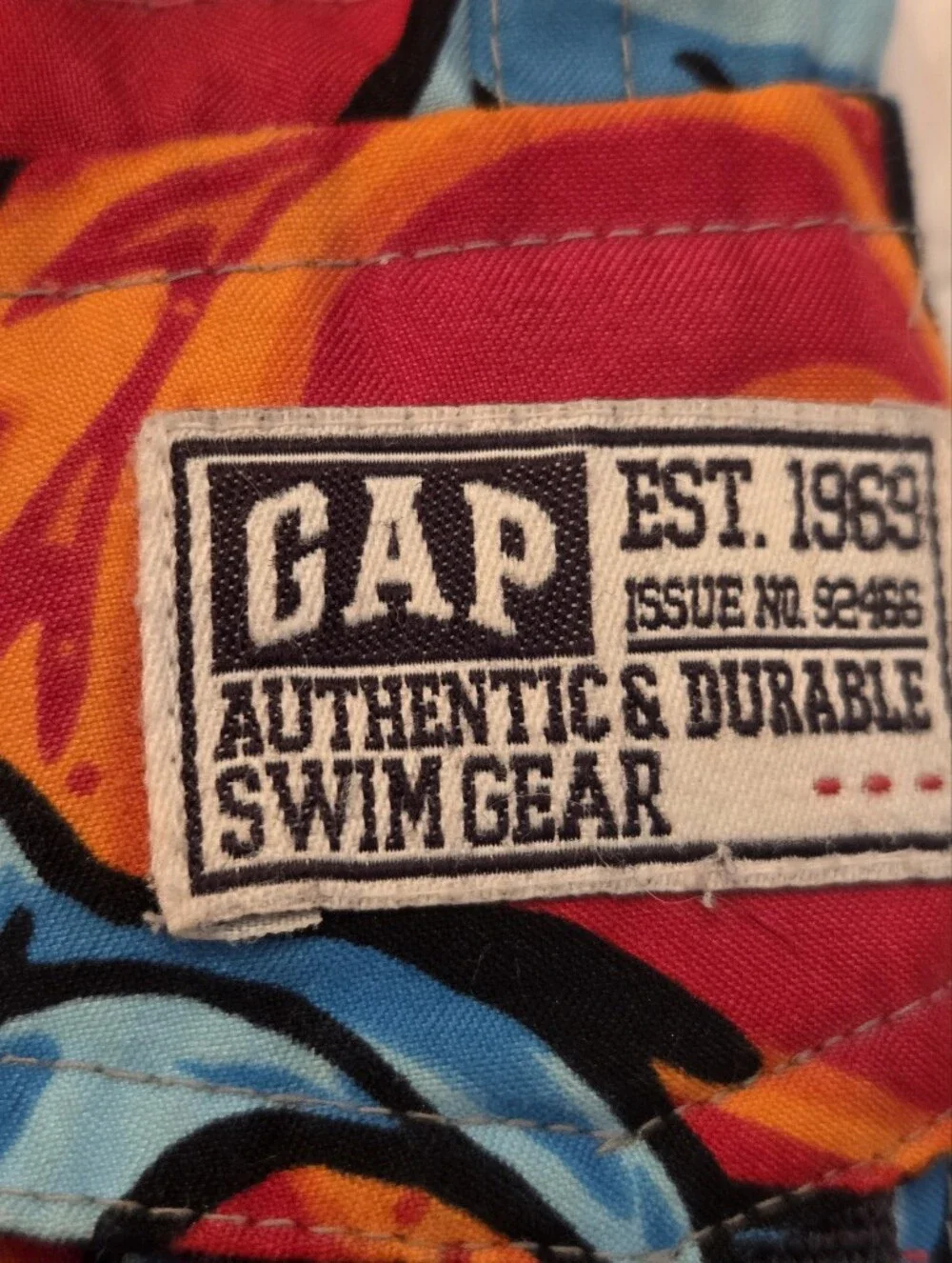 GAP bold red